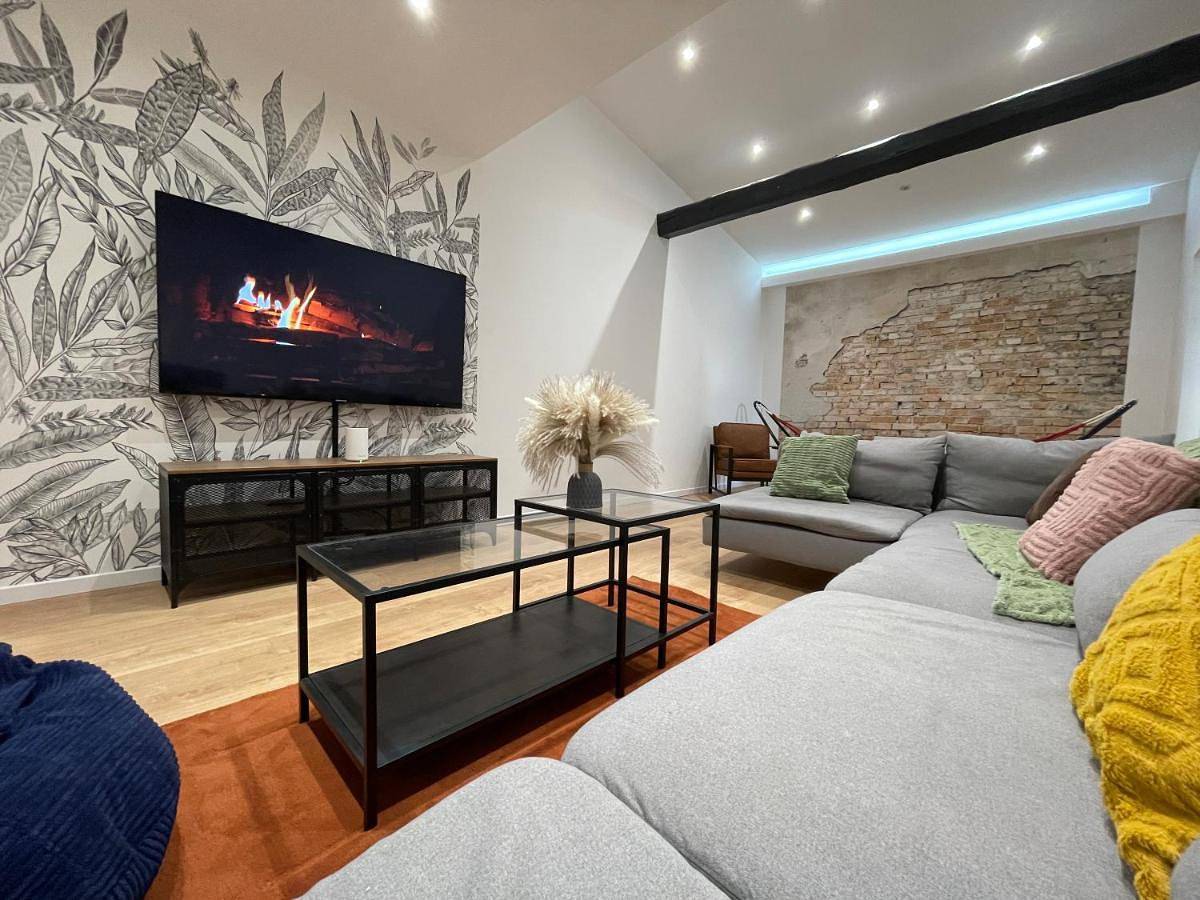 Appartement entier, Three-Bedroom Apartment in Lens, Région de Lens