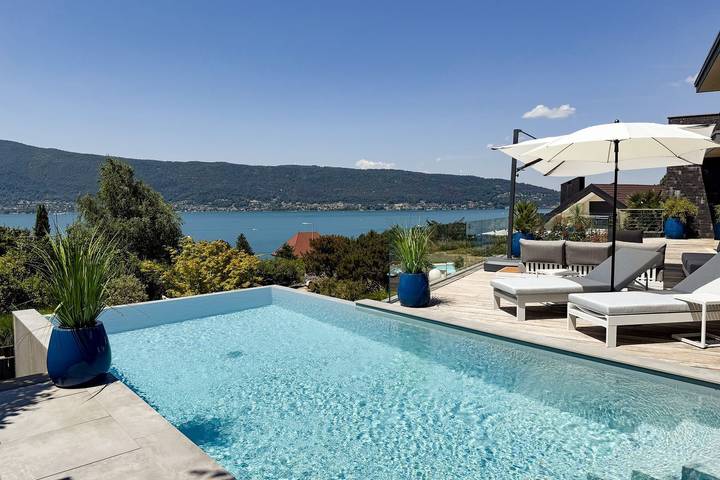 Villa pour 10 personnes, avec terrasse ainsi que jacuzzi et jardin, animaux acceptés sur le Lac d'Annecy - 2