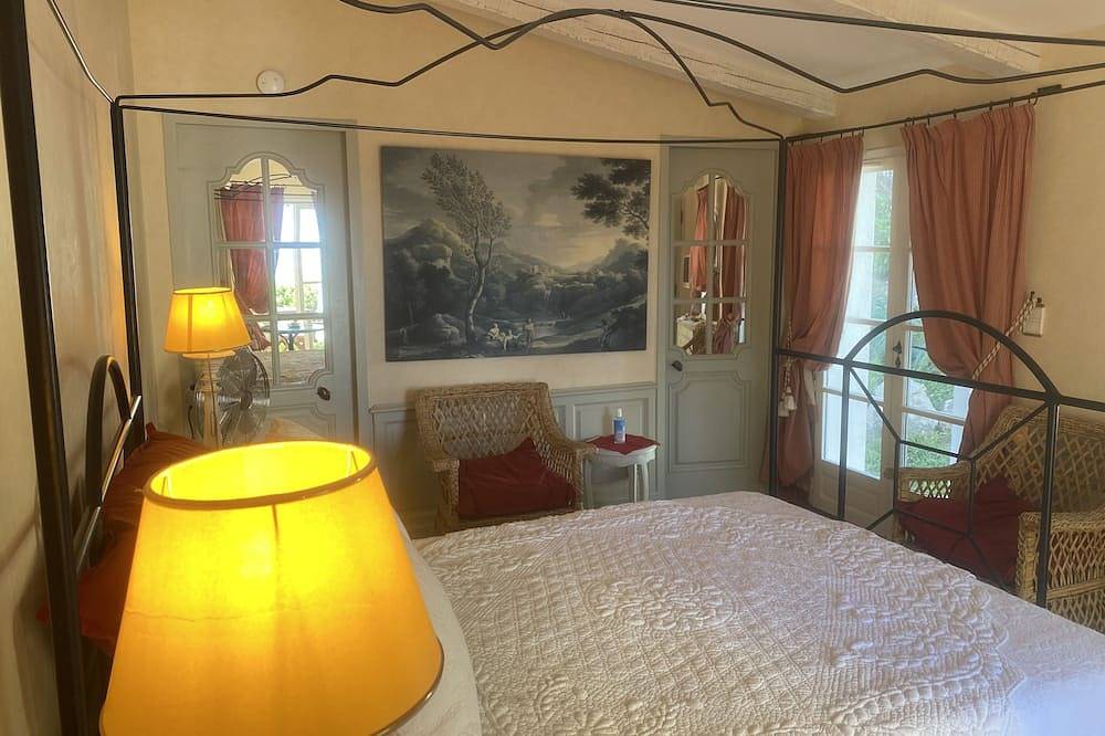 Appartement entier, Studio de Qualité, dans Bastide Provençale, vue Mer et Piscine, Cassis in Cassis, Parc national des Calanques