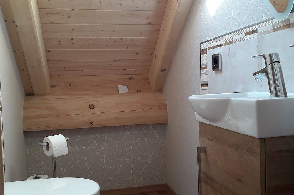 Kanadisches Naturstamm-Blockhaus mit Außenfass-Sauna in Linden (Pfalz), Kurpfalz