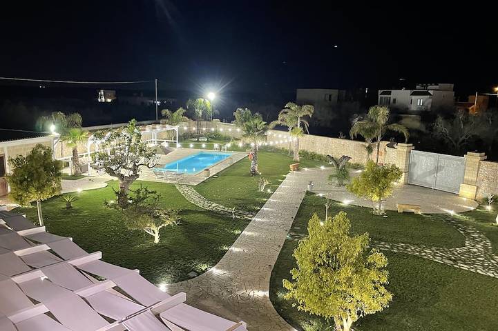 Casa vacanza per 16 persone, con giardino e terrazza in Torchiarolo