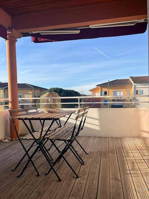 Appartement entier, Appart climatisé lumineux terrasse piscine parking in Cugnaux, Toulouse et ses environs