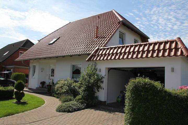 Ferienhaus für 9 Personen, mit Balkon und Terrasse sowie Garten in Sassnitz