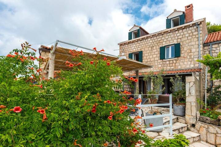 Holiday rental for 8 people, with terrace in Mlini