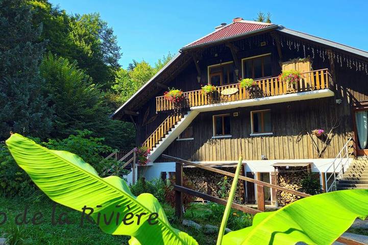 Gîte pour 10 personnes, avec jardin et balcon à La Rivière-Enverse