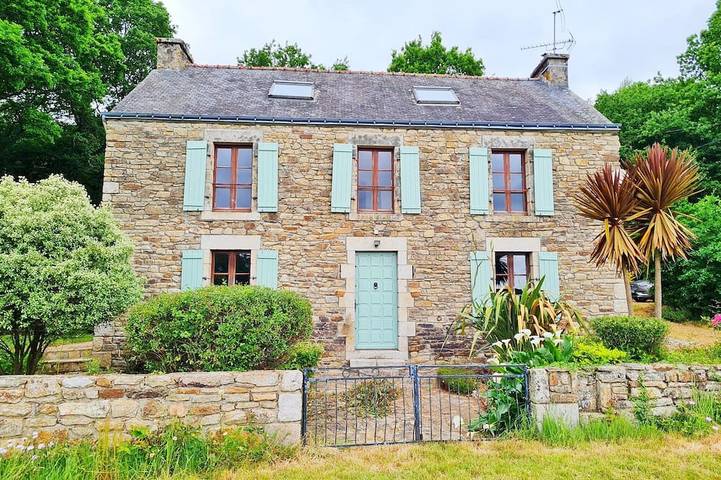 Location de vacances pour 10 personnes, avec jardin et terrasse à Plumelec