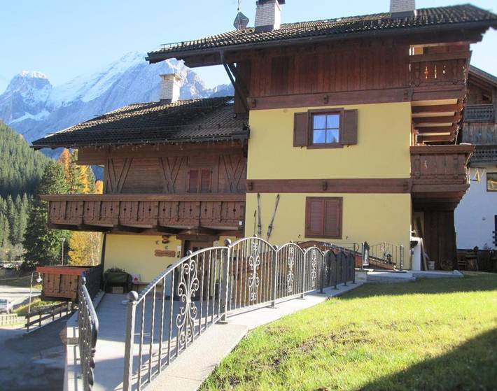 Chambre d’hôte pour 2 personnes, avec jardin et terrasse à Canazei