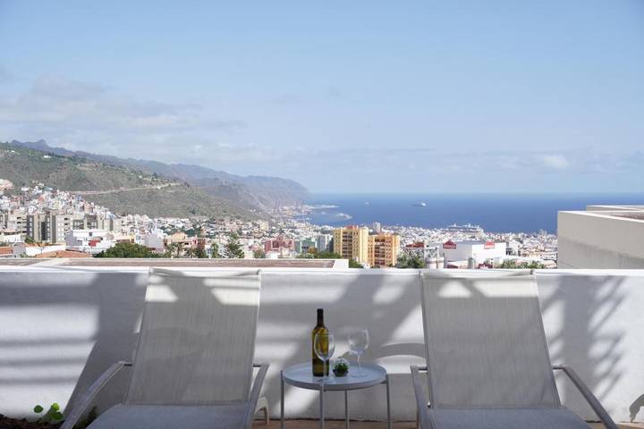 Gîte pour 4 personnes, avec Terrasse ainsi que Jardin et Vue dans Vistabella
