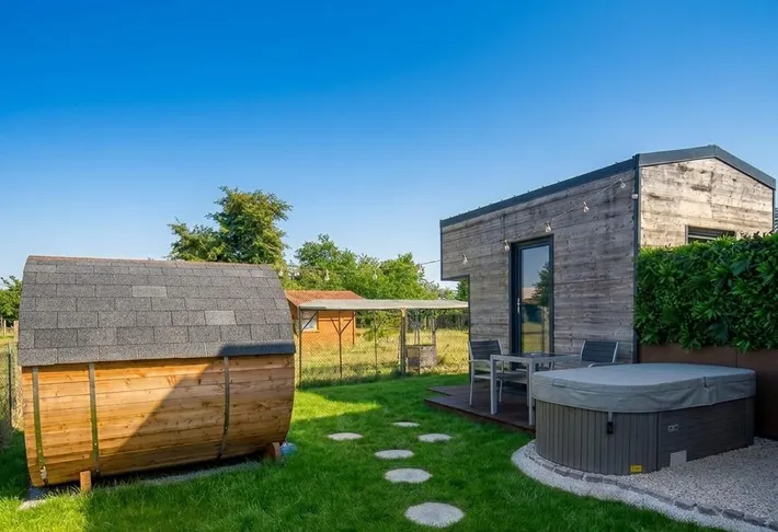 Casa de vacaciones para 2 personas, con jacuzzi y terraza además de jardín y sauna - 1