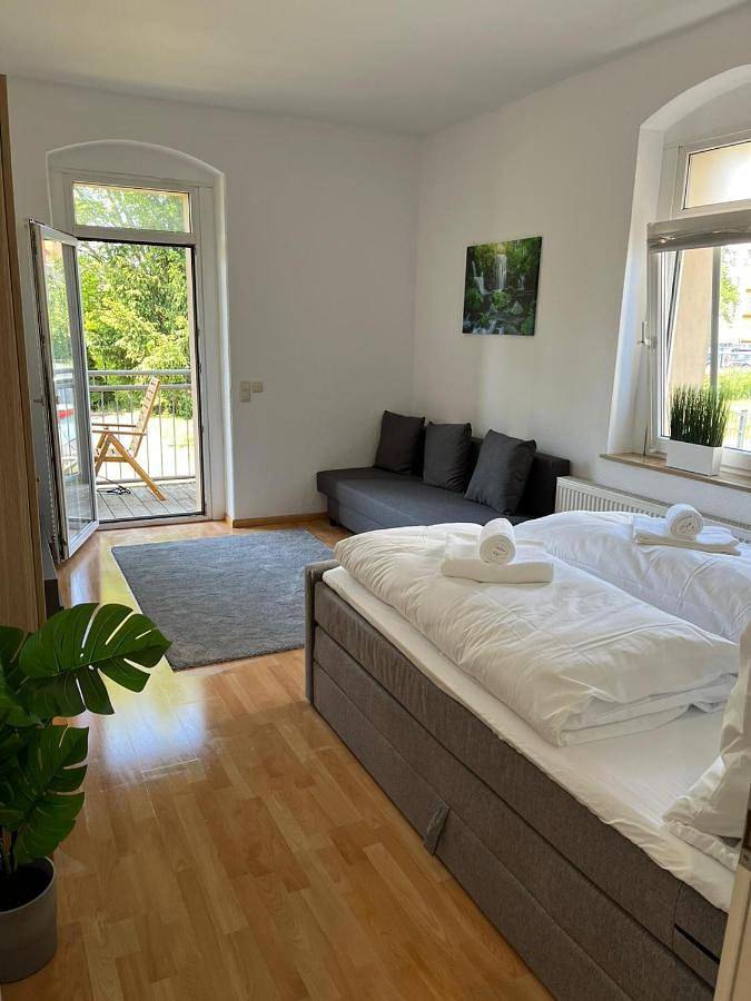 Ferienwohnung für 2 Personen, mit Balkon in Leuben