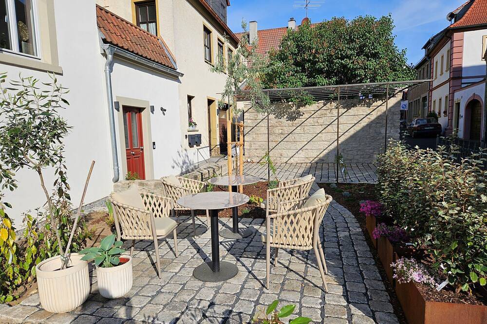 Ganze Wohnung, Ferienwohnung (45qm) mit Küche und Wlan in Sommerach, Fränkisches Weinland