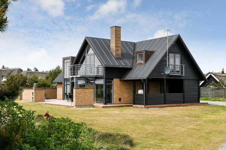 Ferienhaus mit Meerblick für 12 Personen, mit Whirlpool und Sauna sowie Terrasse und Pool in Blavand