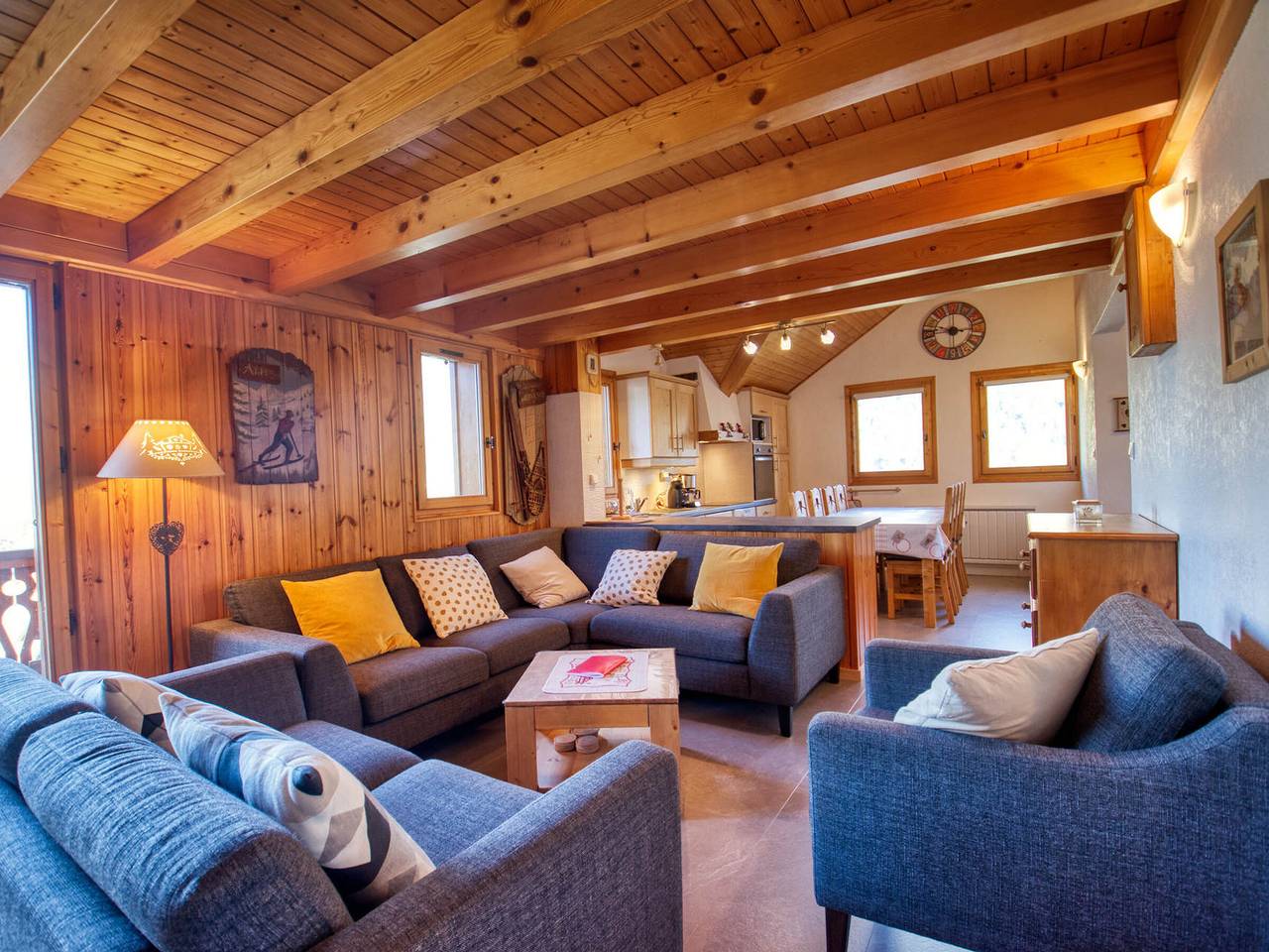 Ganze Wohnung, Wunderschön renovierte Maisonette mit 4 Schlafzimmern - Dorfzentrum, nahe Seilbahn in Station de Morillon, Grand Massif