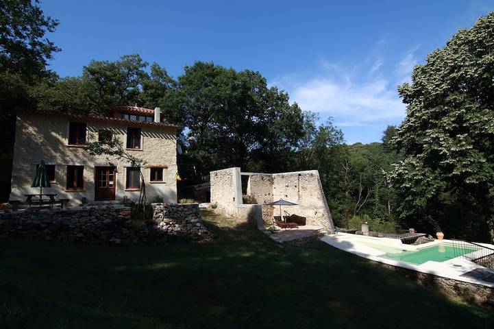Gîte pour 4 personnes, avec terrasse et jardin