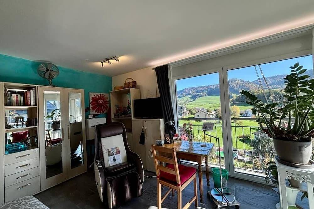 Atelier 1st.fl.doubleroom kingsicebed/showerbath/balcony/mountain & castel view in Zullwil, Kanton Solothurn