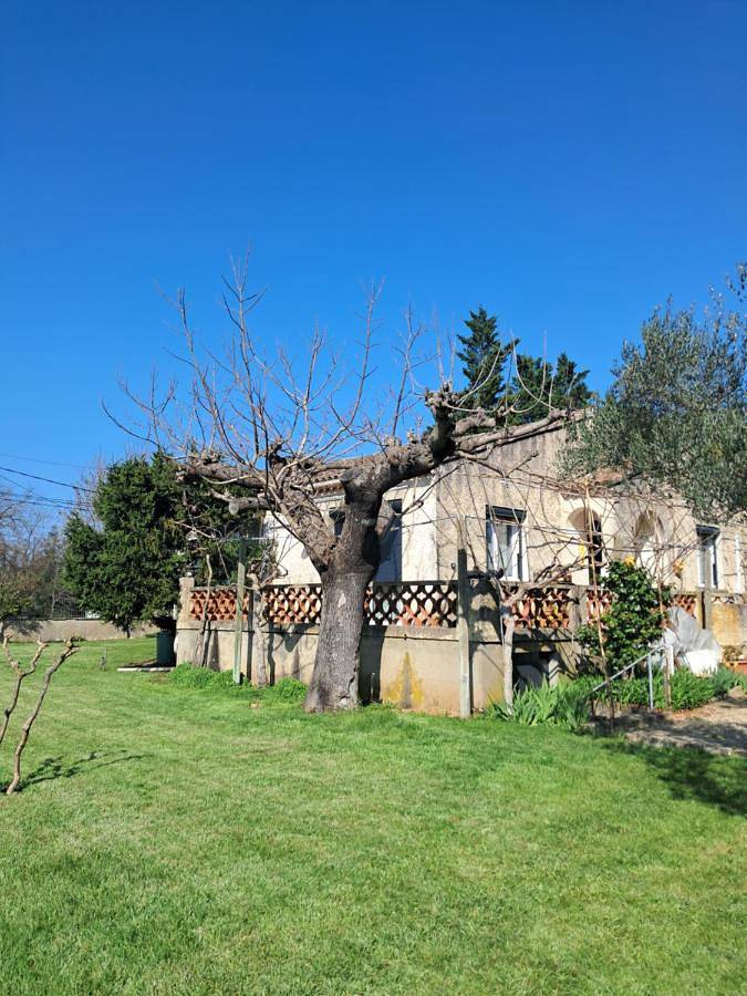 Location de vacances pour 6 personnes, avec vue ainsi que jardin et balcon à Saint-Paulet-de-Caisson - 2