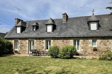 Location de vacances pour 15 personnes, avec jardin à Ploulec'h