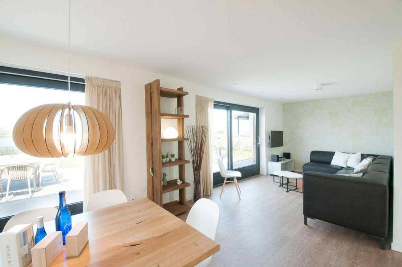 Freistehende Ferienvilla für 10 Personen mit großem Garten und 3 Badezimmern in Tholen in Tholen, Niederländische Nordsee