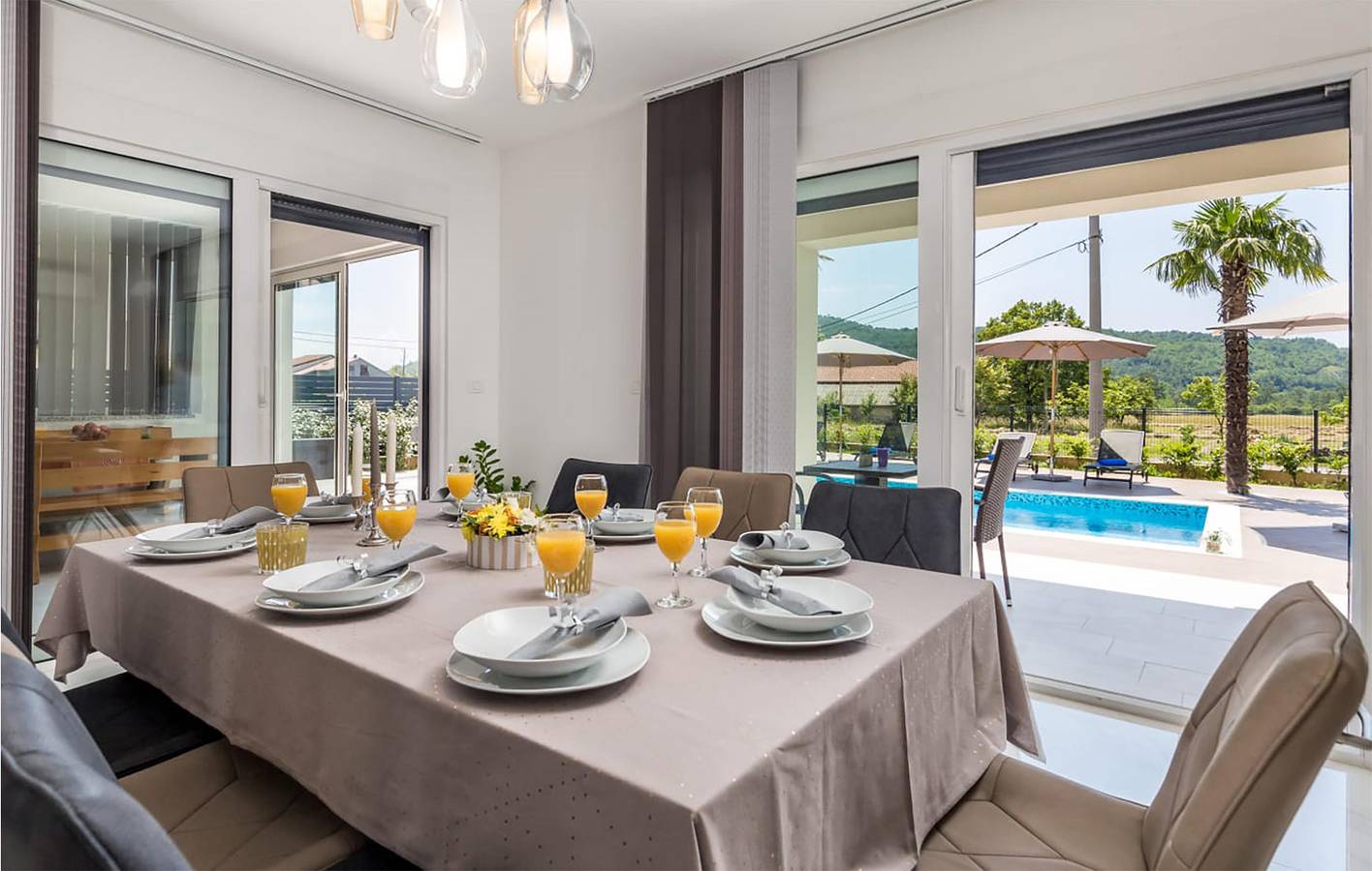 Geräumige 150 m² große Wohnung mit Pool, Terrasse und Zugang zum Fluss in Primorje-Gorski Kotar
