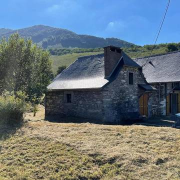 Maison de campagne pour 3 personnes, avec vue et terrasse à Ségus