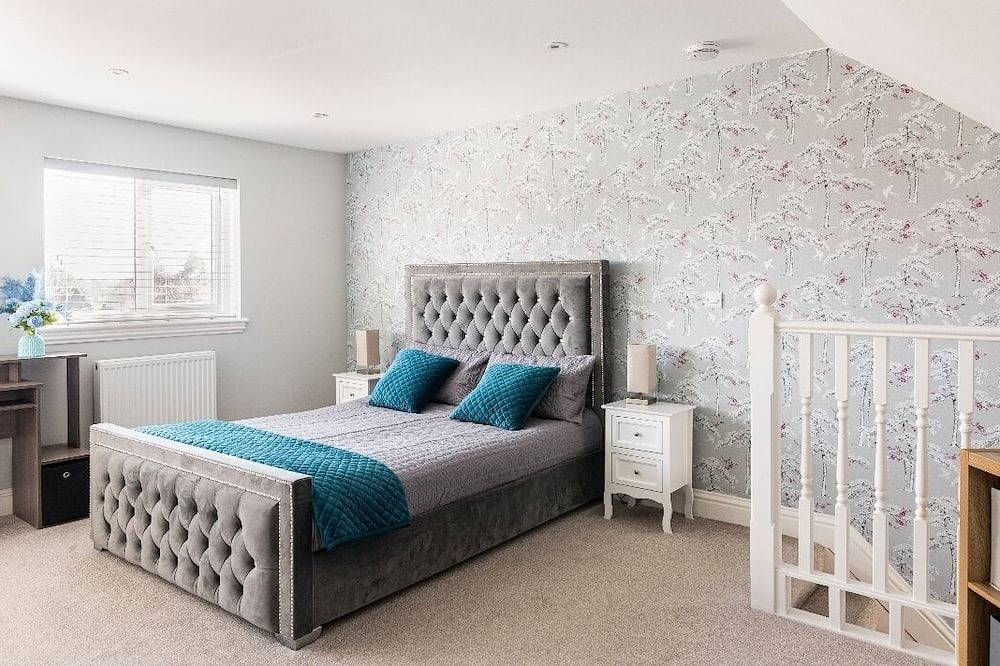 Luxury 4 bed 5 baths house ,free parking, wifi in Oxford, Oxfordshire