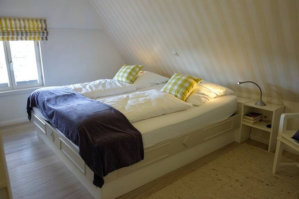 Ganze Wohnung, Hahnenhof - Wohnung 6 - Liebevoll eingerichtet: Sauna, Kamin & Terrasse in Wrixum, Föhr