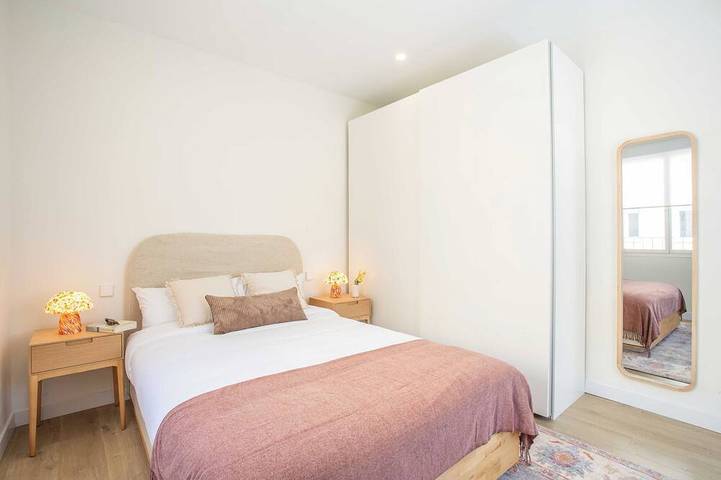 Ganze Wohnung, Willkommen in dieser eleganten und gemütlichen Wohnung im Herzen von Tetuán, einem der authentischsten und verkehrsgünstigsten Viertel Madrids. Ein Raum für Langzeitaufenthalte, mit viel Tageslicht und charmanter Architektur. in Tetuán, Madrid