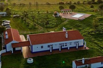 Location de vacances pour 12 personnes, avec piscine ainsi que jardin et vue, animaux acceptés dans São Cristóvão