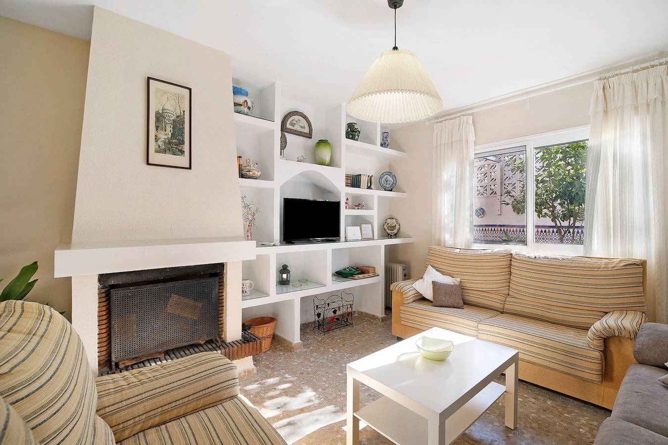 Villa 'Valdelagrana' with Shared Pool, Wi-Fi and Air Conditioning in Valdelagrana, El Puerto de Santa María