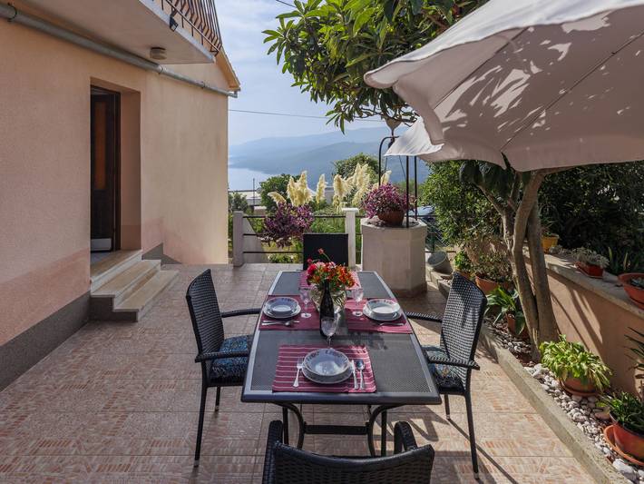 Ferienwohnung für 4 Personen, mit Garten und Terrasse in Rabac