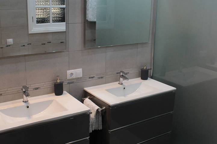 Beautiful renovated villa with private pool close to amenities and the sea. in Montaña Roja, Yaiza