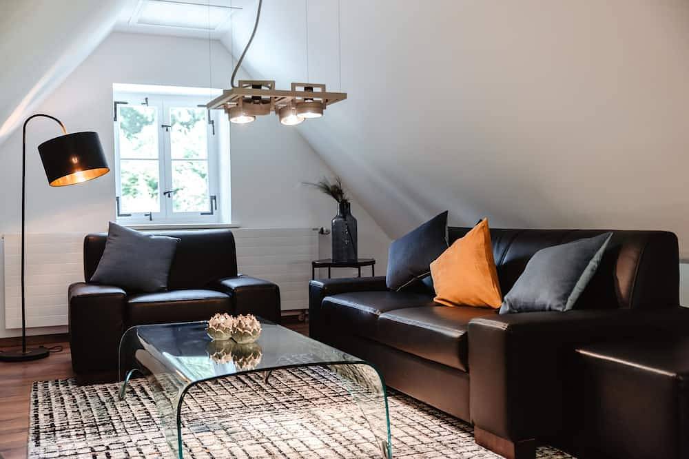 Ganze Wohnung, Mansardenwohnung (2. Og) in Osterode, Harzvorland