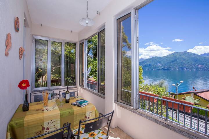 Appartamento per 4 persone, con vista lago e terrazza, adatto a famiglie con bambini a Comune di Menaggio