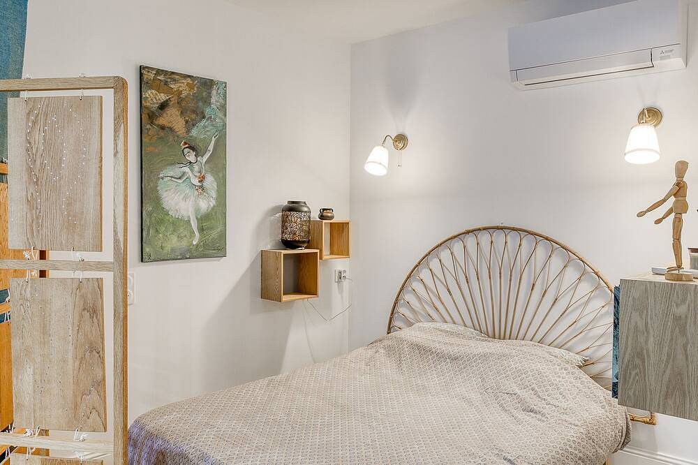 Entire apartment, Studio d'Artiste in the heart of medieval streets in Trévoux, Bourg-en-Bresse region