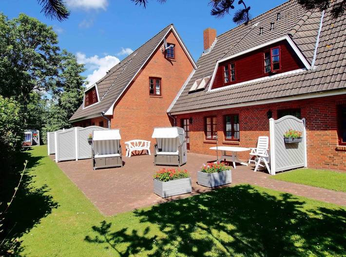 Ferienwohnung für 5 Personen, mit Terrasse und Garten in Alkersum