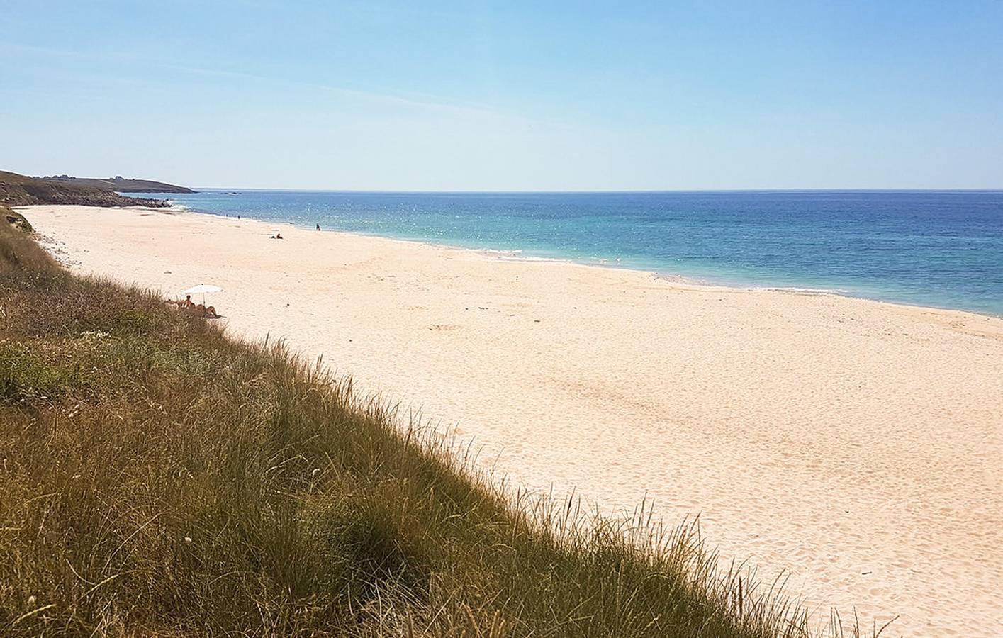 Appartement vue mer avec piscine, jardin et WiFi - 1km de la plage in Plouhinec (Finistère), Région de Quimper