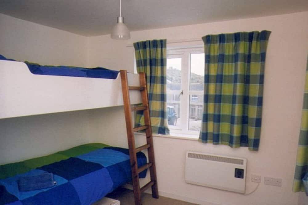 4 Harbour Mews Sleeps 6 (3 Bedrooms) in Sennen, Cornwall