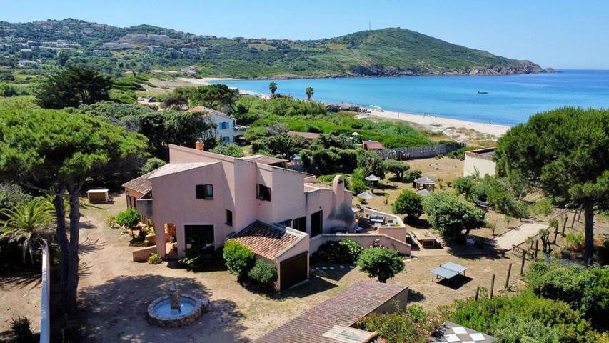 Location de vacances pour 11 personnes, avec vue et jardin dans Plage du Péro