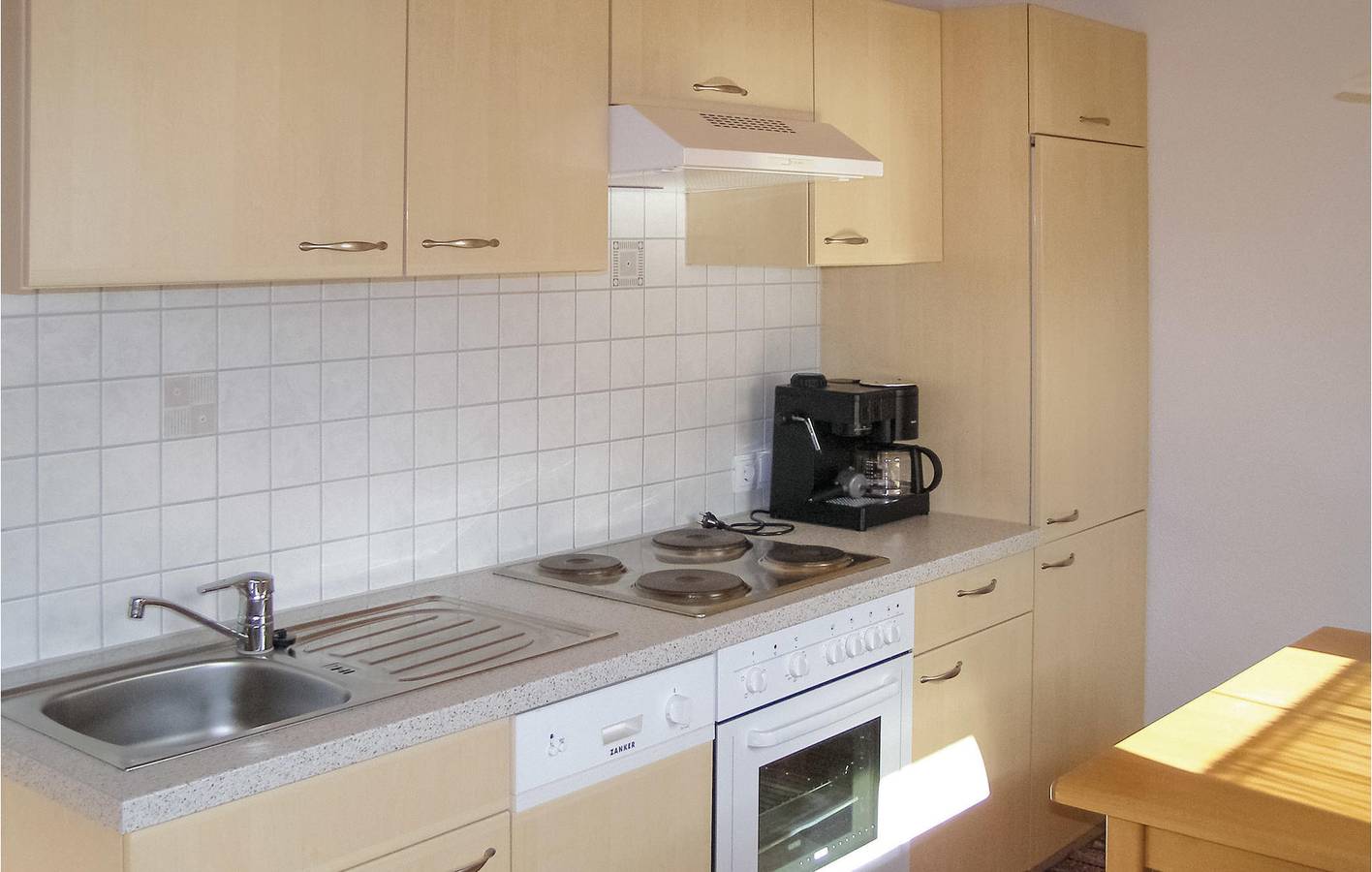 Geheel vakantieappartement, Bergzicht Appartement met Parkeerplaats & Internet in Kappl, Verwall 