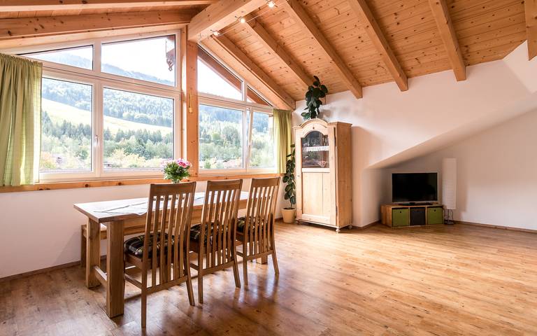 Ferienwohnung für 6 Personen, mit Balkon und Ausblick in Bad Hindelang - 2