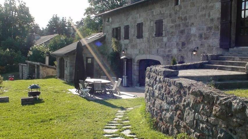 Location de vacances pour 30 personnes, avec Jacuzzi et Terrasse ainsi que Jardin et Piscine à Le Chambon-sur-Lignon - 3