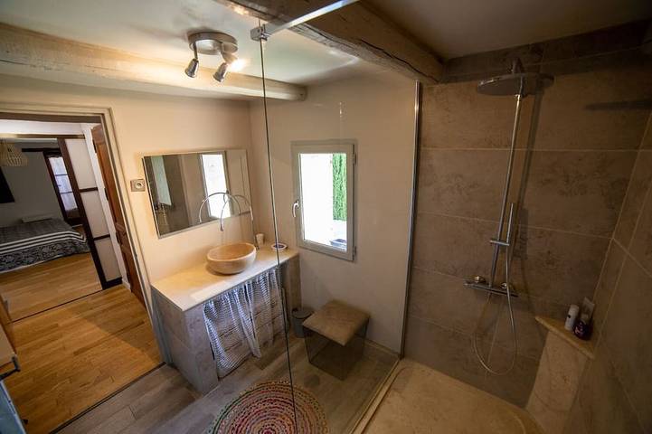 Gîte pour 6 personnes, avec jardin à Ansouis - 2