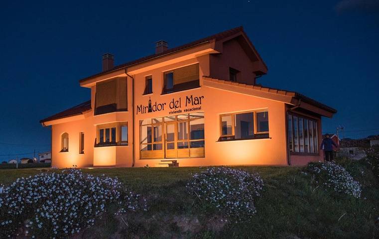 Location de vacances pour 8 personnes, avec jardin et vue à Cudillero - 2