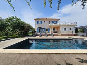 Villa mit pool für 8 Personen, mit Terrasse und Pool sowie Whirlpool in Südfrankreich