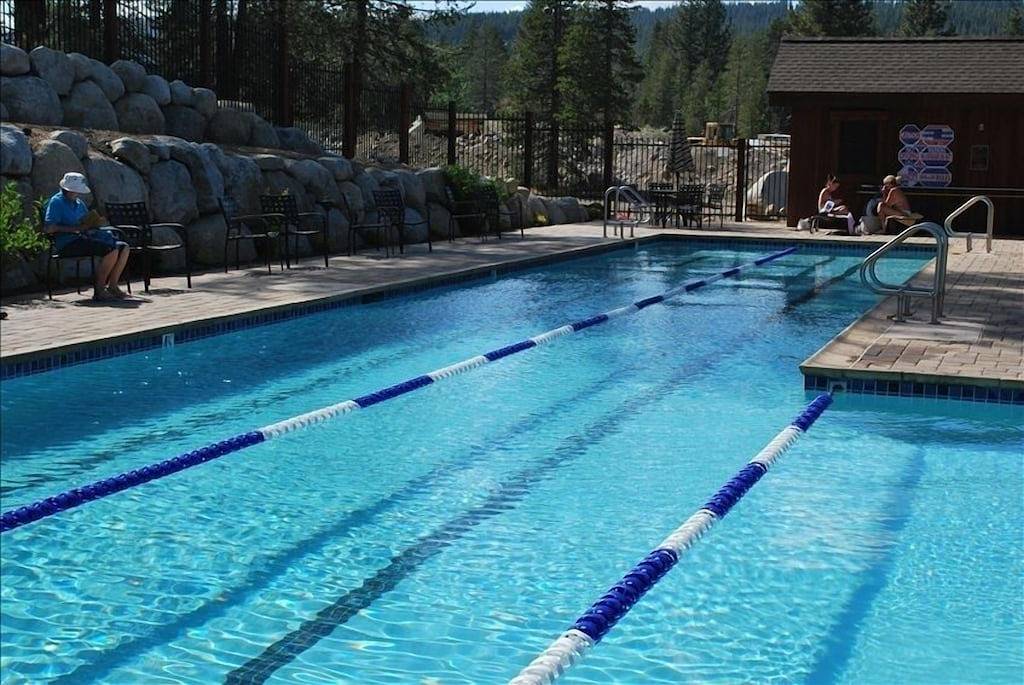 Ganze Wohnung, *** Beste Rate 3bed / 2bath Sleeps 6 *** Tolle Lage - nah an allen Skigebieten in Truckee, Donner Lake