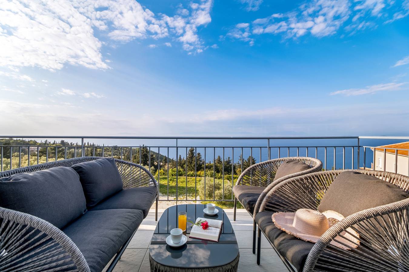 Hel lägenhet, Gkountis Deluxe King Suite 1: Sea View, Shared Pool, Wi-Fi in Grekland