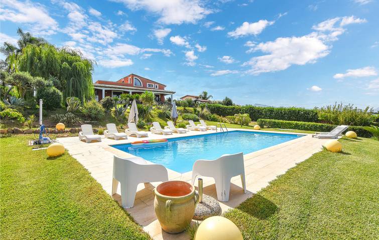 Appartamento di 240mq sulla spiaggia con piscina, terrazza e parcheggio in Partinico, Provincia di Palermo