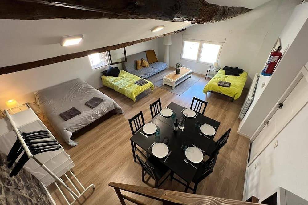 Habitaciones Para 10 Personas en Pleno Centro de Biescas in Biescas, Spanish Pyrenees
