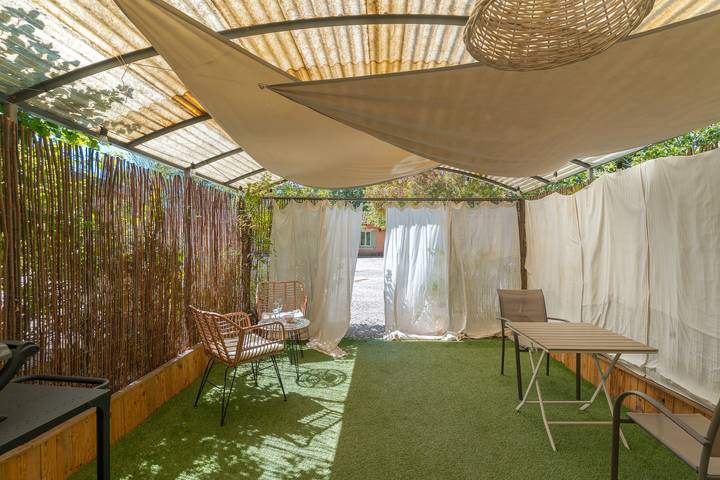 Location de vacances pour 2 personnes, avec jardin et bassin pour enfant, animaux acceptés à Roussillon - 2