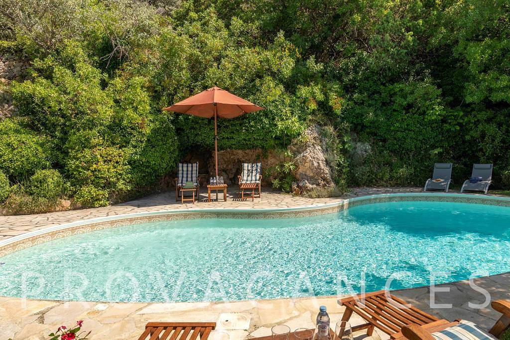 Holiday home with large grounds, swimming pool and walking distance to Bargemon in Bargemon, Draguignan region